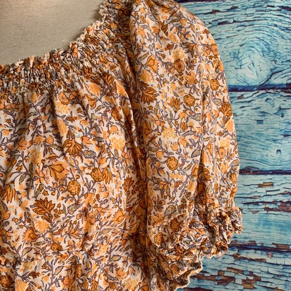 Old Navy Floral On/Off the Shoulder Short Sleeved Blouse - Picture 4 of 6